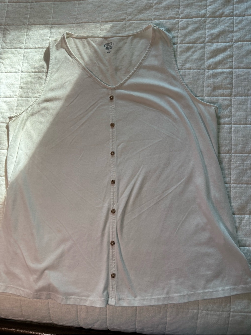 Market & Spruce White Button-Front V-Neck Tank